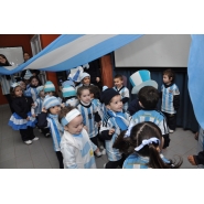 Los más pequeños celebraron el DIA DE LA BANDERA